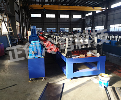 護欄板設(shè)備